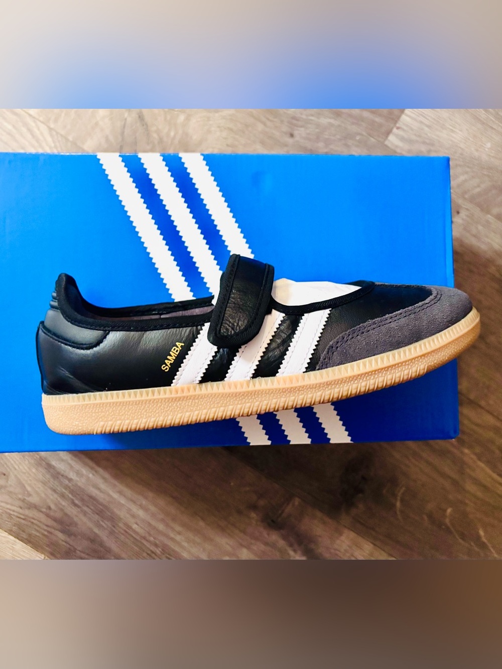 adidas women’s Black&White Samba Jane EUC size 9